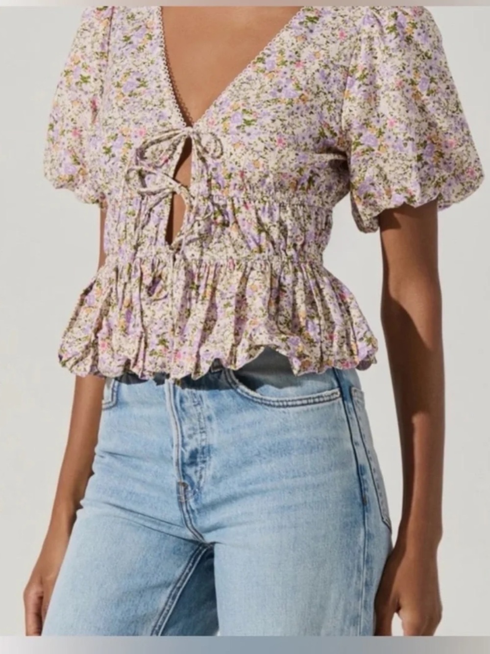 ASTR THE LABEL Lavender FloralTie Front Puff Sleeve Top Size Medium